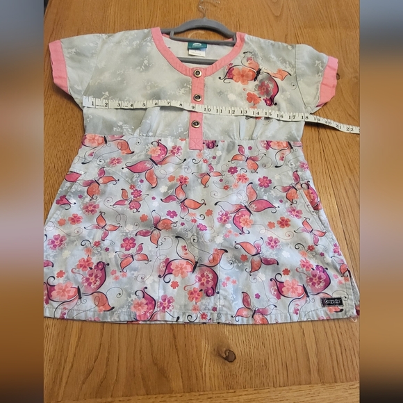 Pretty Floral Scrub Top - Picture 2 of 5